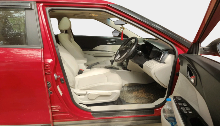 2020 Mahindra XUV300 W8 (O) 1.5 DIESEL AMT, Diesel, Automatic, 46,890 km, interior