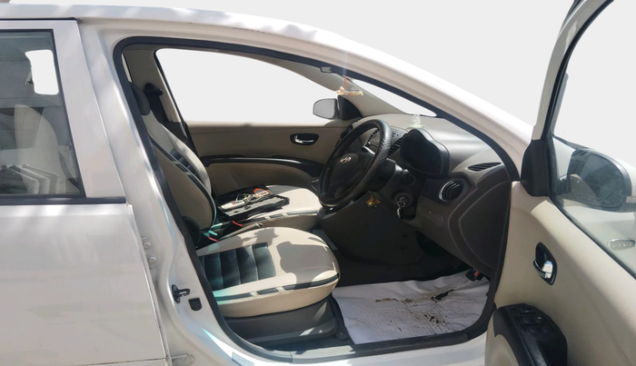 2013 Hyundai i10 SPORTZ 1.2, Petrol, Manual, 7,50,658 km, interior