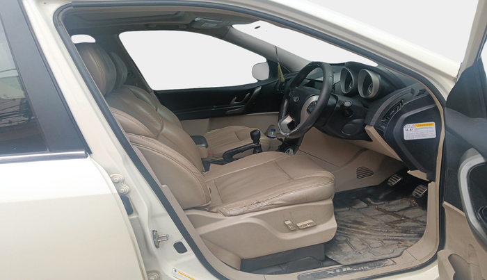 2017 Mahindra XUV500 W10, Diesel, Manual, 3,33,506 km, interior