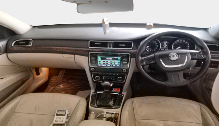 2011 Skoda Superb ELEGANCE 2.0 TDI CR AT, Diesel, Automatic, 1,57,720 km, interior