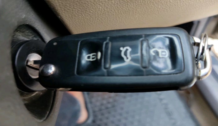 2015 Volkswagen Vento HIGHLINE 1.6 MPI, Petrol, Manual, 32,643 km, interior