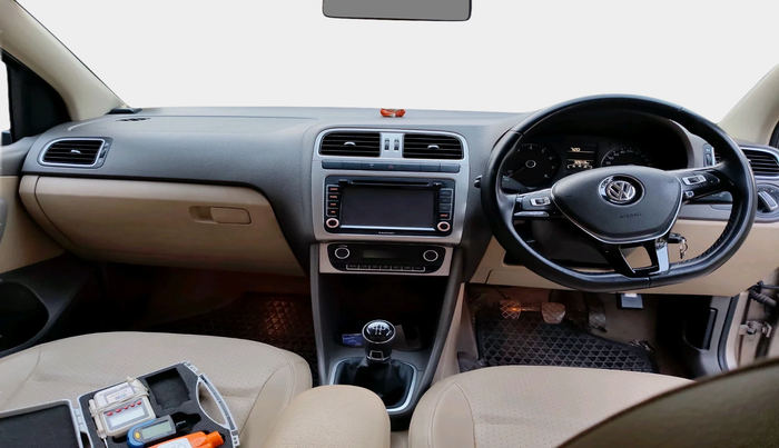 2015 Volkswagen Vento HIGHLINE 1.6 MPI, Petrol, Manual, 32,643 km, interior