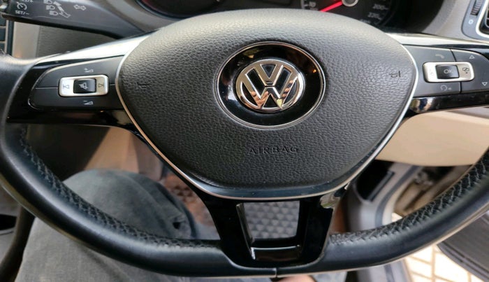 2015 Volkswagen Vento HIGHLINE 1.6 MPI, Petrol, Manual, 32,643 km, interior