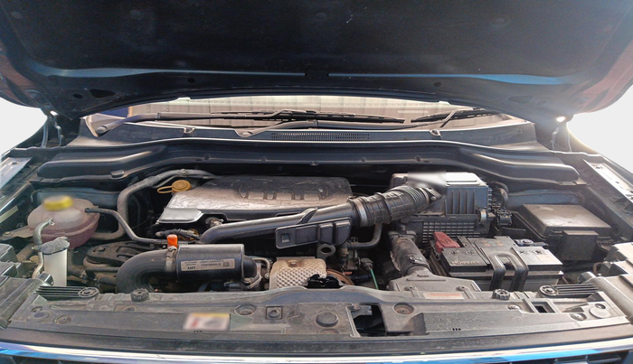 2021 Mahindra XUV300 W8 (O) 1.2 PETROL AMT, Petrol, Automatic, 43,701 km, exterior
