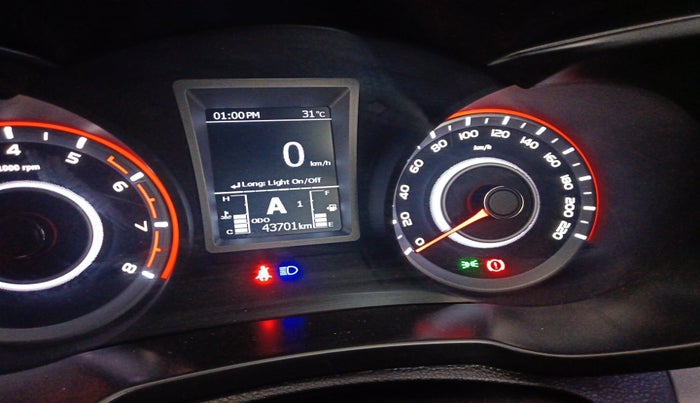 2021 Mahindra XUV300 W8 (O) 1.2 PETROL AMT, Petrol, Automatic, 43,701 km, interior