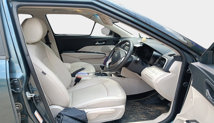 2021 Mahindra XUV300 W8 (O) 1.2 PETROL AMT, Petrol, Automatic, 43,701 km, interior