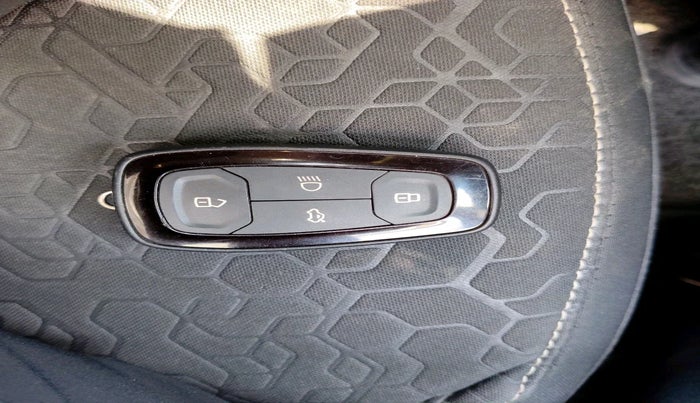 2024 Tata ALTROZ XZA + SUNROOF, Petrol, Automatic, 25,762 km, interior