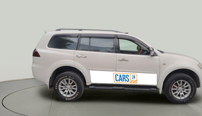 2013 Mitsubishi Pajero Sport 2.5 MT 4X4, Diesel, Manual, 1,47,582 km, exterior
