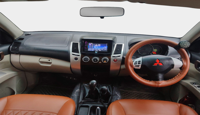 2013 Mitsubishi Pajero Sport 2.5 MT 4X4, Diesel, Manual, 1,47,582 km, interior