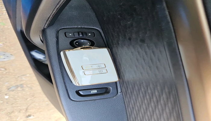 2022 Renault Kiger RXT (O) AMT DUAL TONE, Petrol, Automatic, 31,751 km, interior