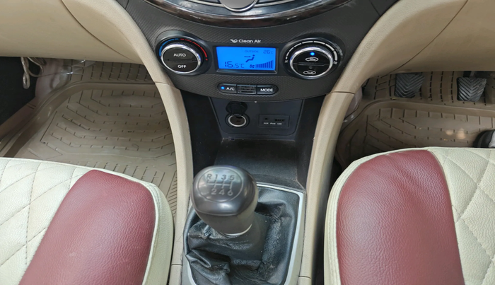 2012 Hyundai Verna FLUIDIC 1.6 CRDI SX, Diesel, Manual, 81,856 km, interior