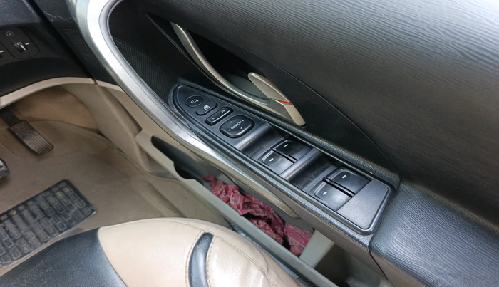 2016 Mahindra XUV500 W10 1.99, Diesel, Manual, 73,188 km, interior