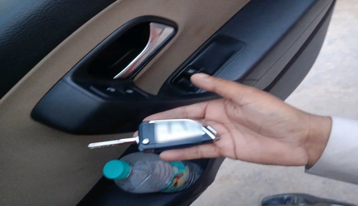 2011 Volkswagen Polo TRENDLINE 1.2L PETROL, Petrol, Manual, 1,18,699 km, interior