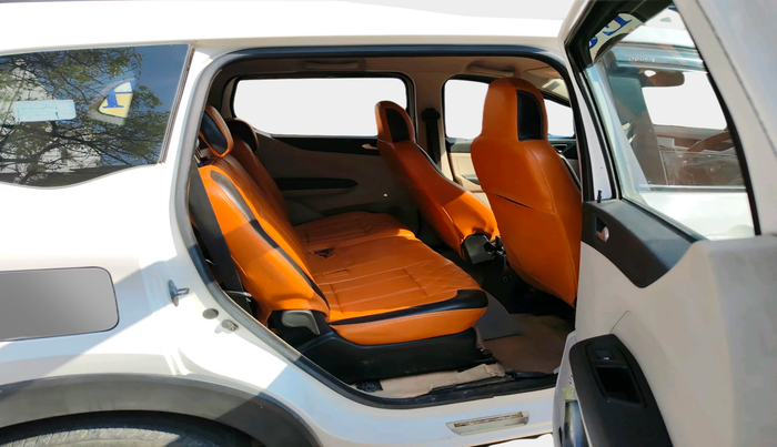 2022 Renault TRIBER RXZ, Petrol, Manual, 1,16,301 km, interior