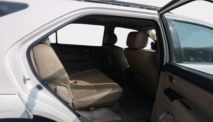 2014 Toyota Fortuner 3.0 4X2 MT, Diesel, Manual, 2,99,774 km, interior