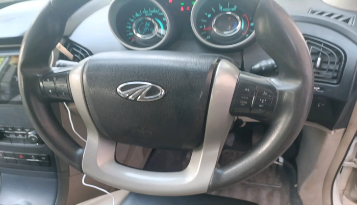 2015 Mahindra XUV500 W6, Diesel, Manual, 72,710 km, interior