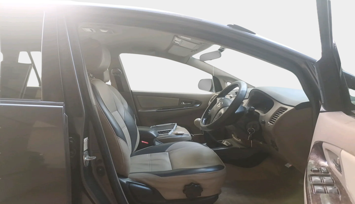 2015 Toyota Innova 2.5 VX 7 STR, Diesel, Manual, 2,50,666 km, interior