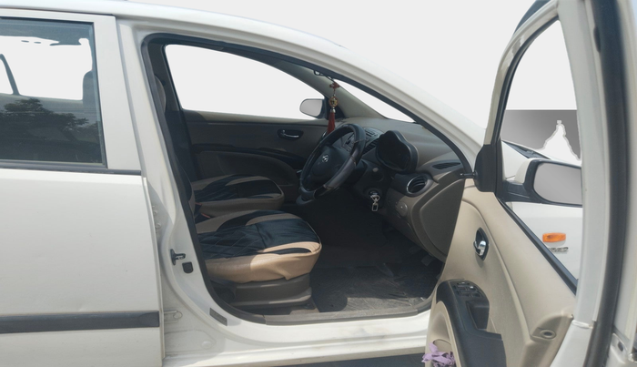 2014 Hyundai i10 SPORTZ 1.1 LPG, Petrol, Manual, 1,02,766 km, interior