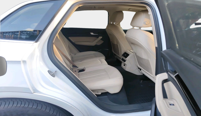 2022 Audi Q5 Technology 45 TFSI, Petrol, Automatic, 38,290 km, interior