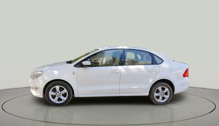 2013 Skoda Rapid AMBITION 1.6 MPI MT PLUS, Petrol, Manual, 53,415 km, exterior