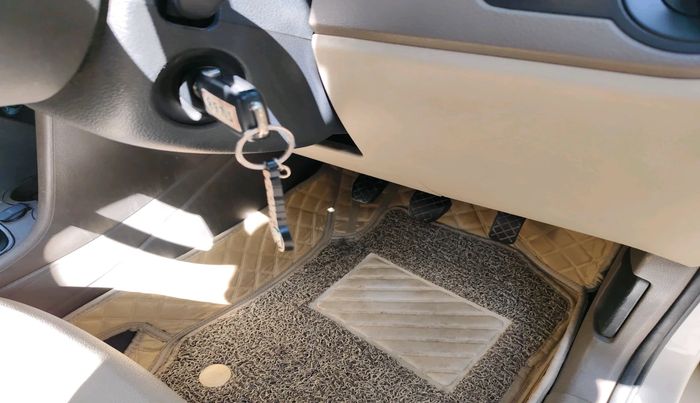 2013 Skoda Rapid AMBITION 1.6 MPI MT PLUS, Petrol, Manual, 53,415 km, interior