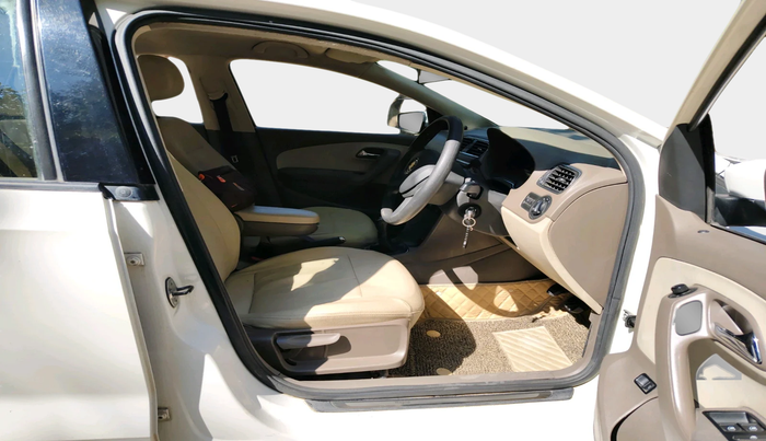 2013 Skoda Rapid AMBITION 1.6 MPI MT PLUS, Petrol, Manual, 53,415 km, interior