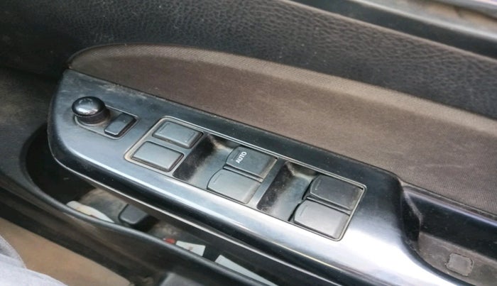 2015 Maruti Swift ZXI, Petrol, Manual, 1,50,000 km, interior