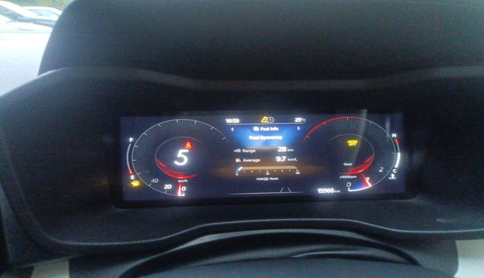 2024 Mahindra XUV 3XO AX5L 1.2 TGDi, Petrol, Manual, 15,566 km, interior