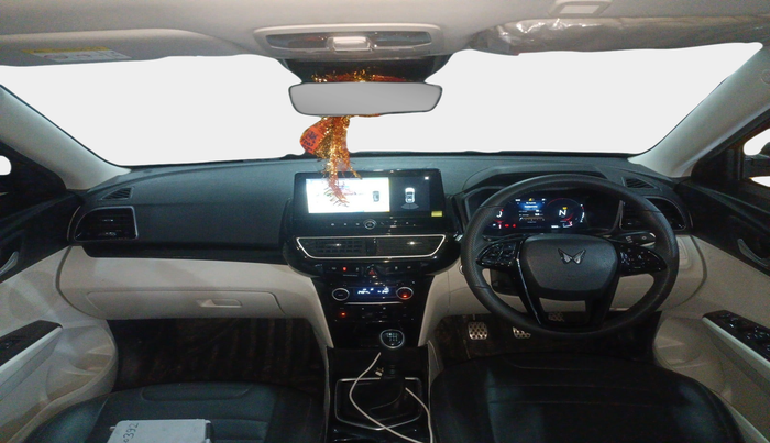 2024 Mahindra XUV 3XO AX5L 1.2 TGDi, Petrol, Manual, 15,566 km, interior