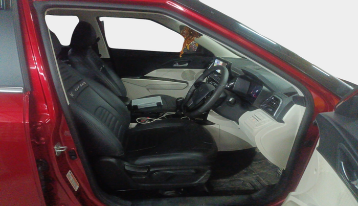 2024 Mahindra XUV 3XO AX5L 1.2 TGDi, Petrol, Manual, 15,566 km, interior