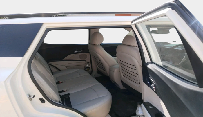 2021 Mahindra XUV300 W8 (O) 1.5 DIESEL, Diesel, Manual, 60,600 km, interior