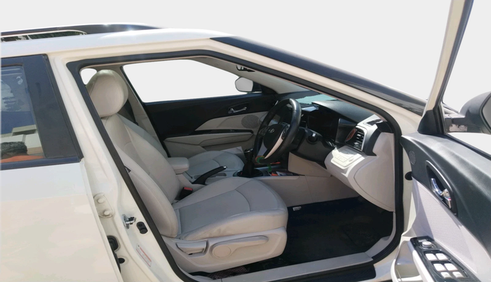 2021 Mahindra XUV300 W8 (O) 1.5 DIESEL, Diesel, Manual, 60,600 km, interior