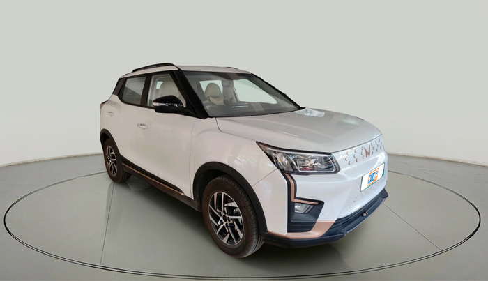 2025 Mahindra XUV400 EL Pro 39.4 KWH, Electric, Automatic, 13,512 km, exterior