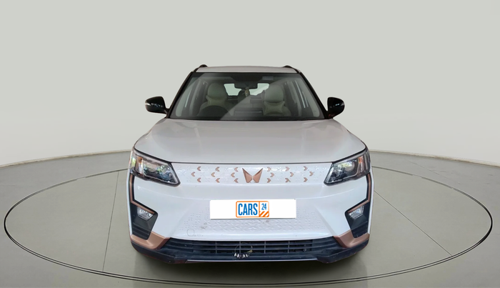 2025 Mahindra XUV400 EL Pro 39.4 KWH, Electric, Automatic, 13,512 km, exterior