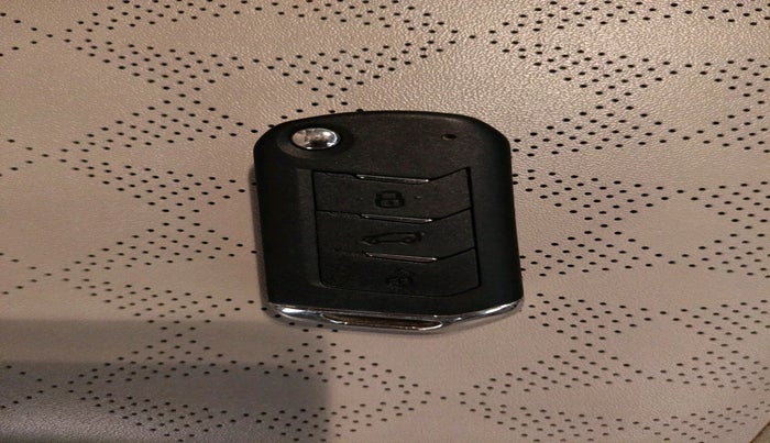 2025 Mahindra XUV400 EL Pro 39.4 KWH, Electric, Automatic, 13,512 km, interior