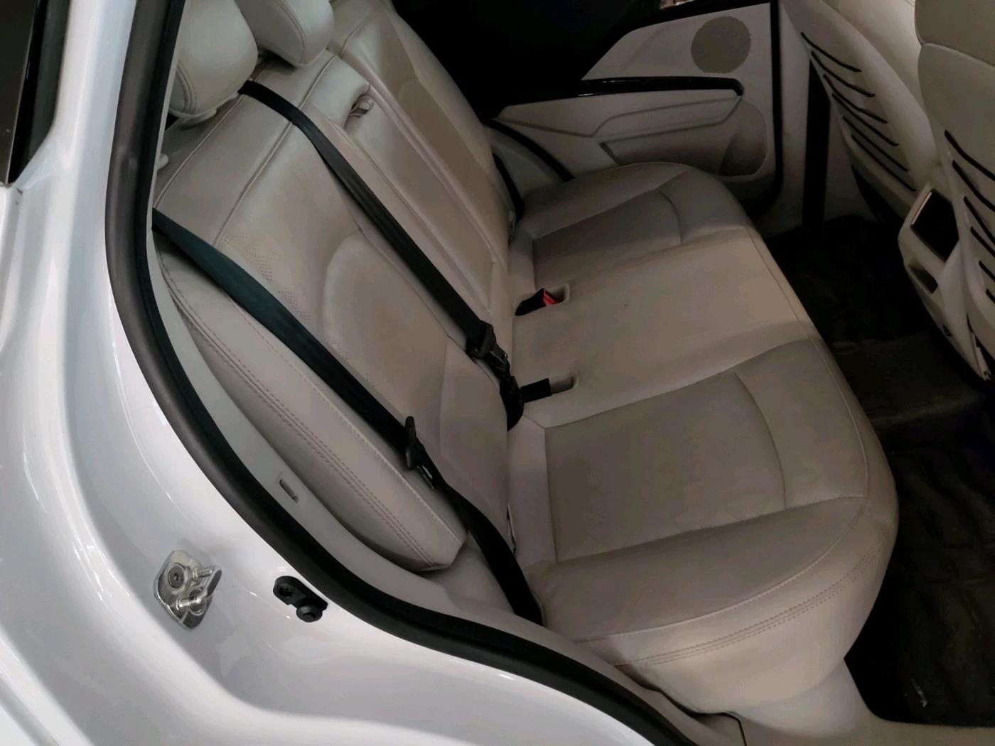 2025 Mahindra XUV400 EL Pro 39.4 KWH, Electric, Automatic, 13,512 km, interior