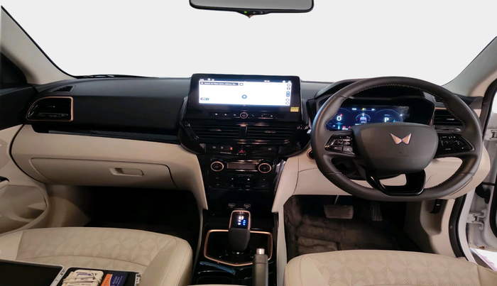 2025 Mahindra XUV400 EL Pro 39.4 KWH, Electric, Automatic, 13,512 km, interior