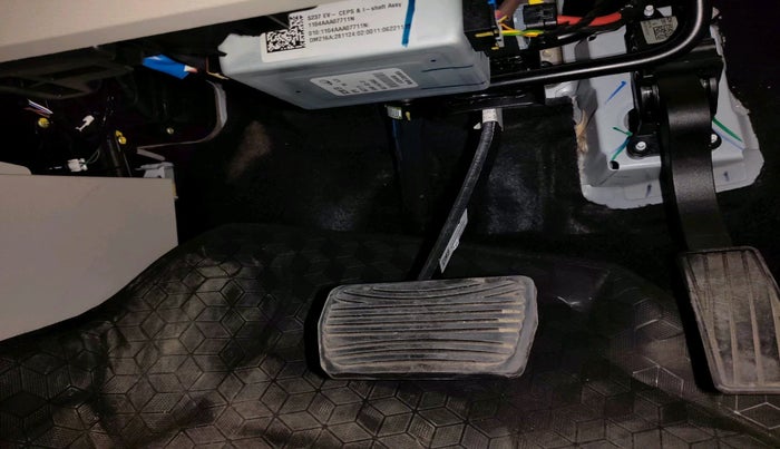 2025 Mahindra XUV400 EL Pro 39.4 KWH, Electric, Automatic, 13,512 km, interior