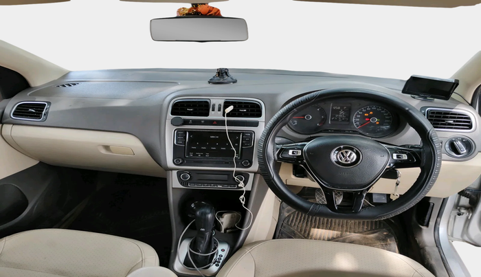 2014 Volkswagen Vento HIGHLINE 1.5 AT, Diesel, Automatic, 1,24,953 km, interior