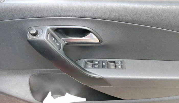 2017 Volkswagen Polo COMFORTLINE 1.2L, Petrol, Manual, 55,480 km, interior