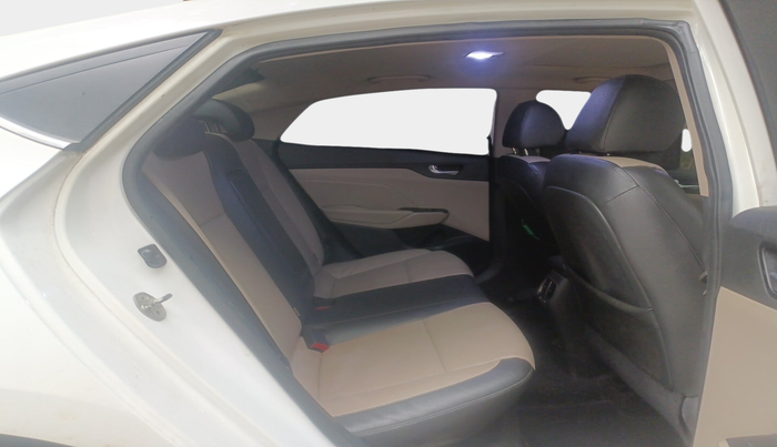 2018 Hyundai Verna 1.6 VTVT SX O, Petrol, Manual, 1,75,976 km, interior
