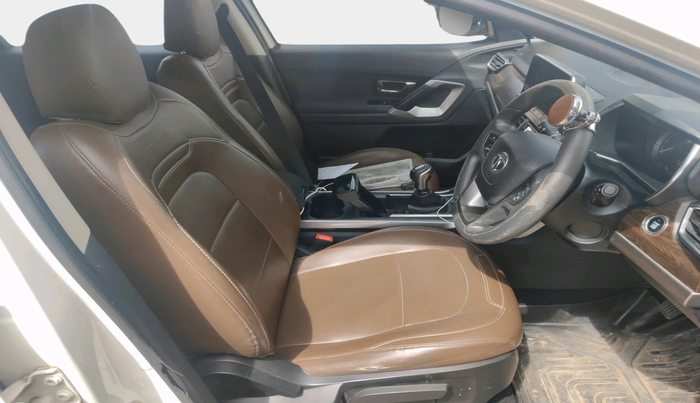 2022 Tata Harrier XT 2.0L KRYOTEC, Diesel, Manual, 1,32,728 km, interior