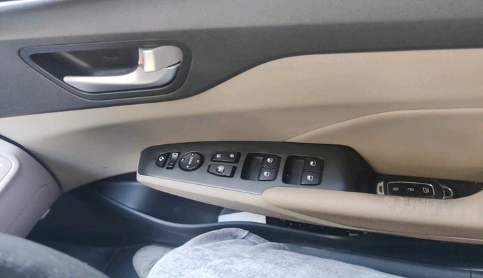 2017 Hyundai Verna 1.6 VTVT SX O, Petrol, Manual, 1,05,439 km, interior