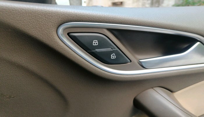 2014 Audi Q3 2.0 QUATTRO TDI AT, Diesel, Automatic, 1,26,369 km, interior