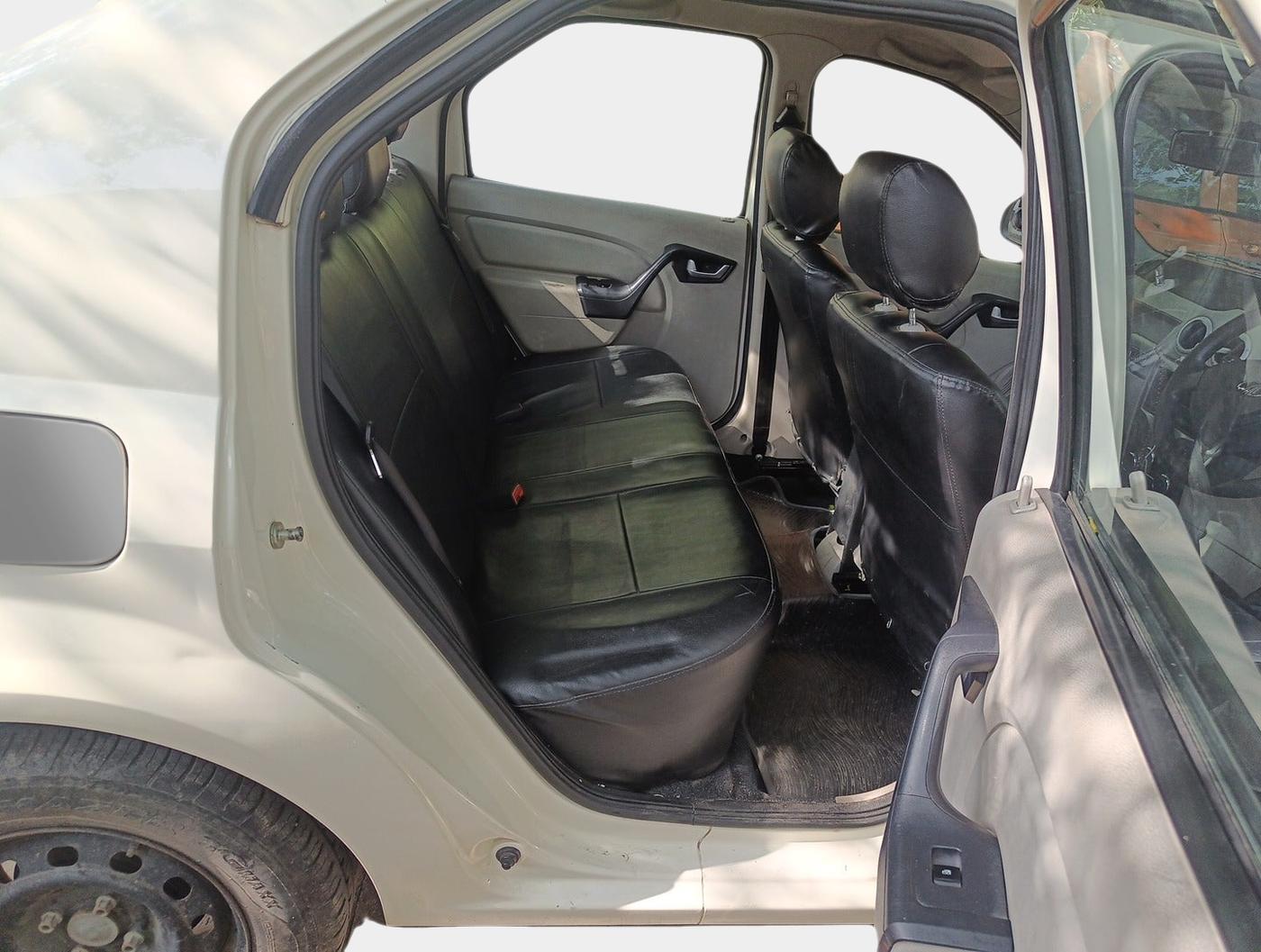2018 Mahindra E VERITO D2, Electric, Automatic, 48,385 km, interior