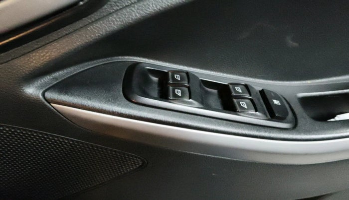 2016 Ford New Figo TITANIUM 1.2 PETROL MT, Petrol, Manual, 97,197 km, interior