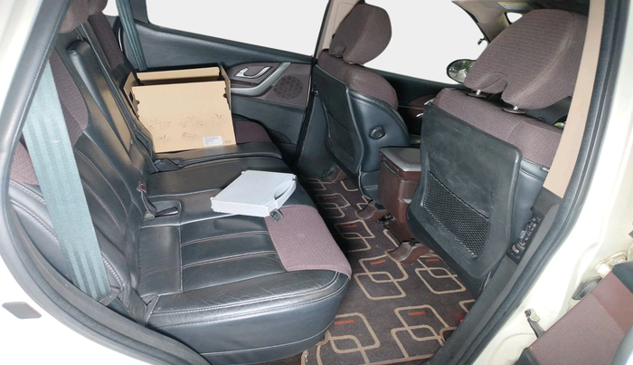 2014 Mahindra XUV500 SPORTZ LTD, Diesel, Manual, 71,036 km, interior