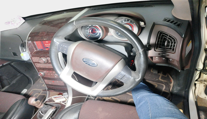 2014 Mahindra XUV500 SPORTZ LTD, Diesel, Manual, 71,036 km, interior