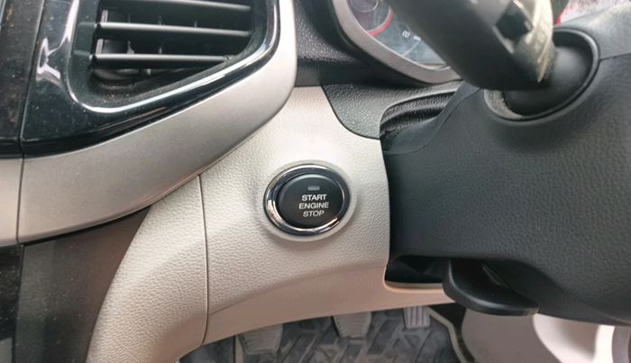 2021 Mahindra XUV300 W8 (O) 1.2 PETROL, Petrol, Manual, 24,410 km, interior
