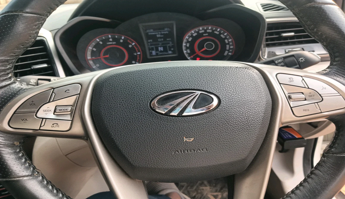 2021 Mahindra XUV300 W8 (O) 1.2 PETROL, Petrol, Manual, 24,410 km, interior